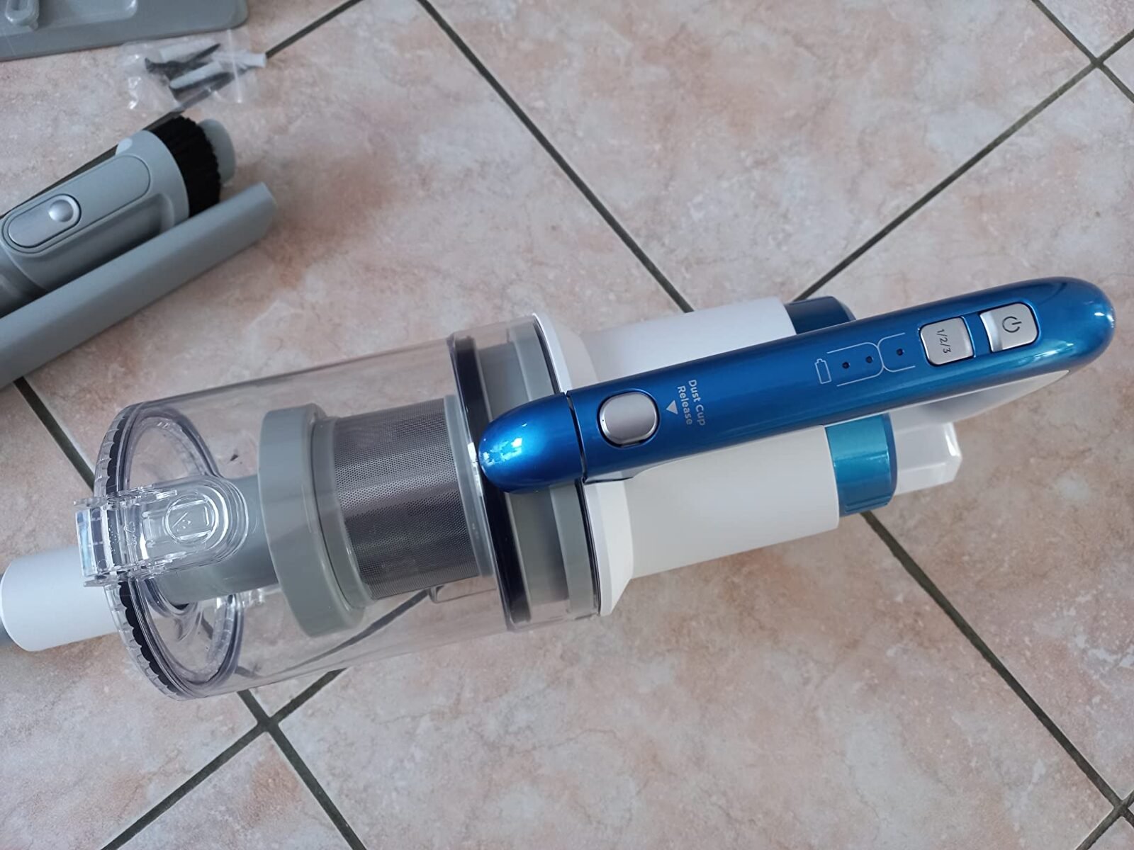 مكنسة كهربائية